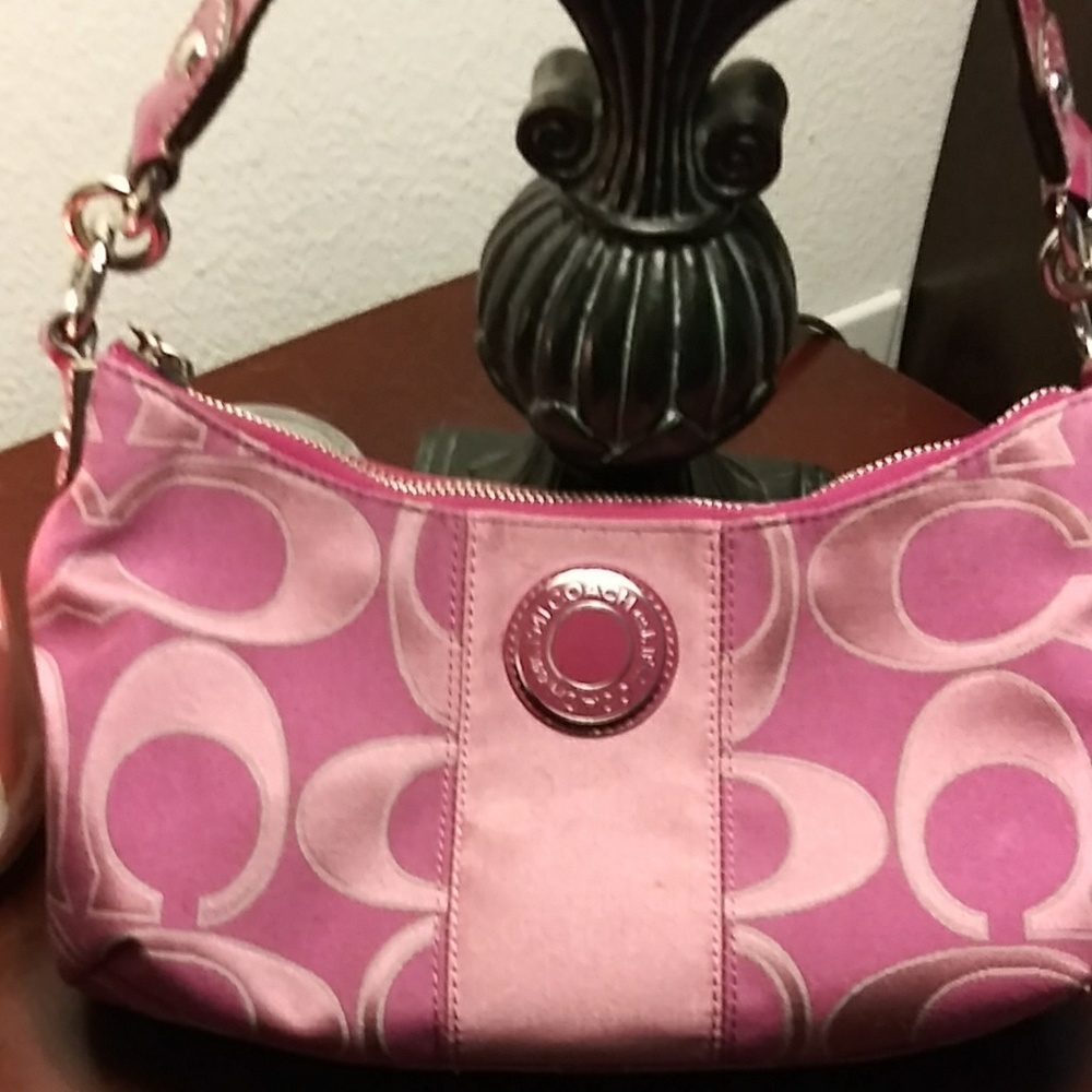 COACH SHOULDER BAG IN VERY GOOD CONDITION